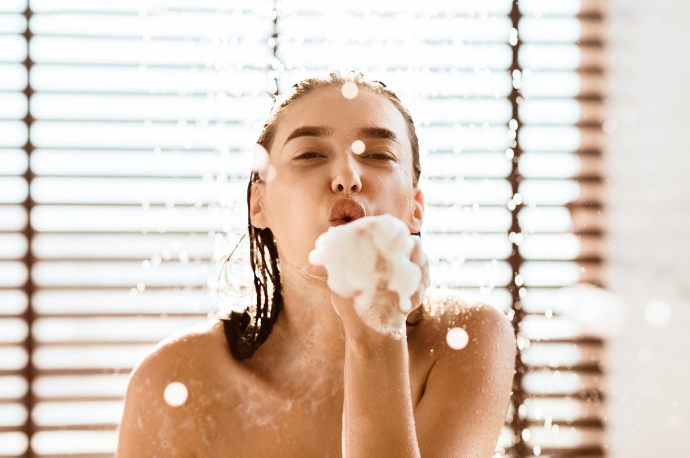 Frissítő tusfürdő: a legjobb, amit nyáron a bőrödért tehetsz!
