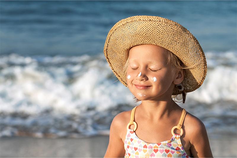 Amit minden szülőnek tudnia kell: Milyen a biztonságos gyerek naptej?